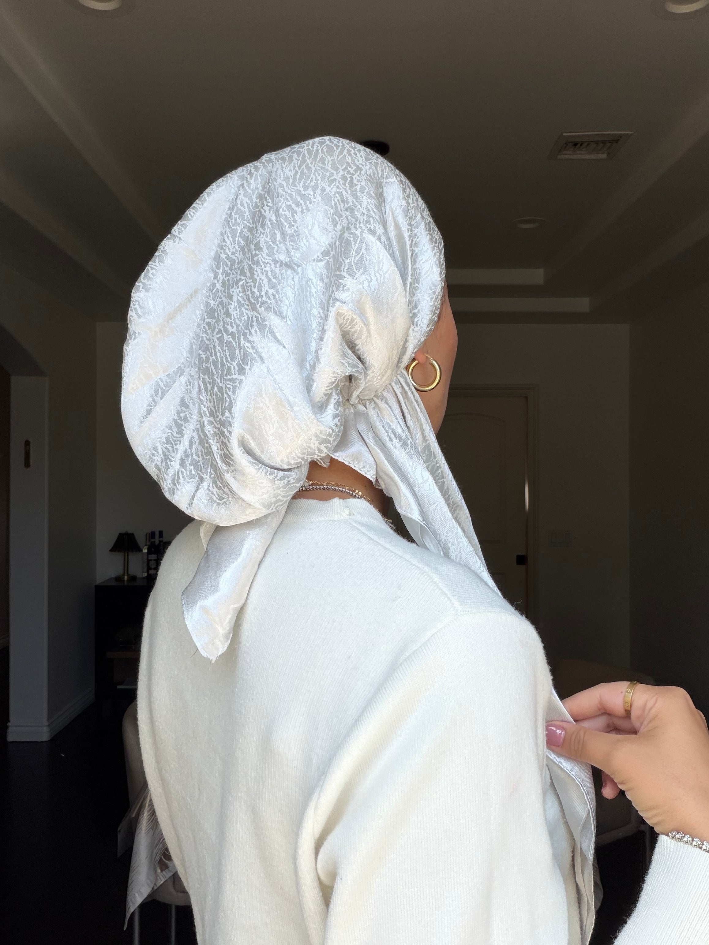Marble White Pre-Tied Adjustable