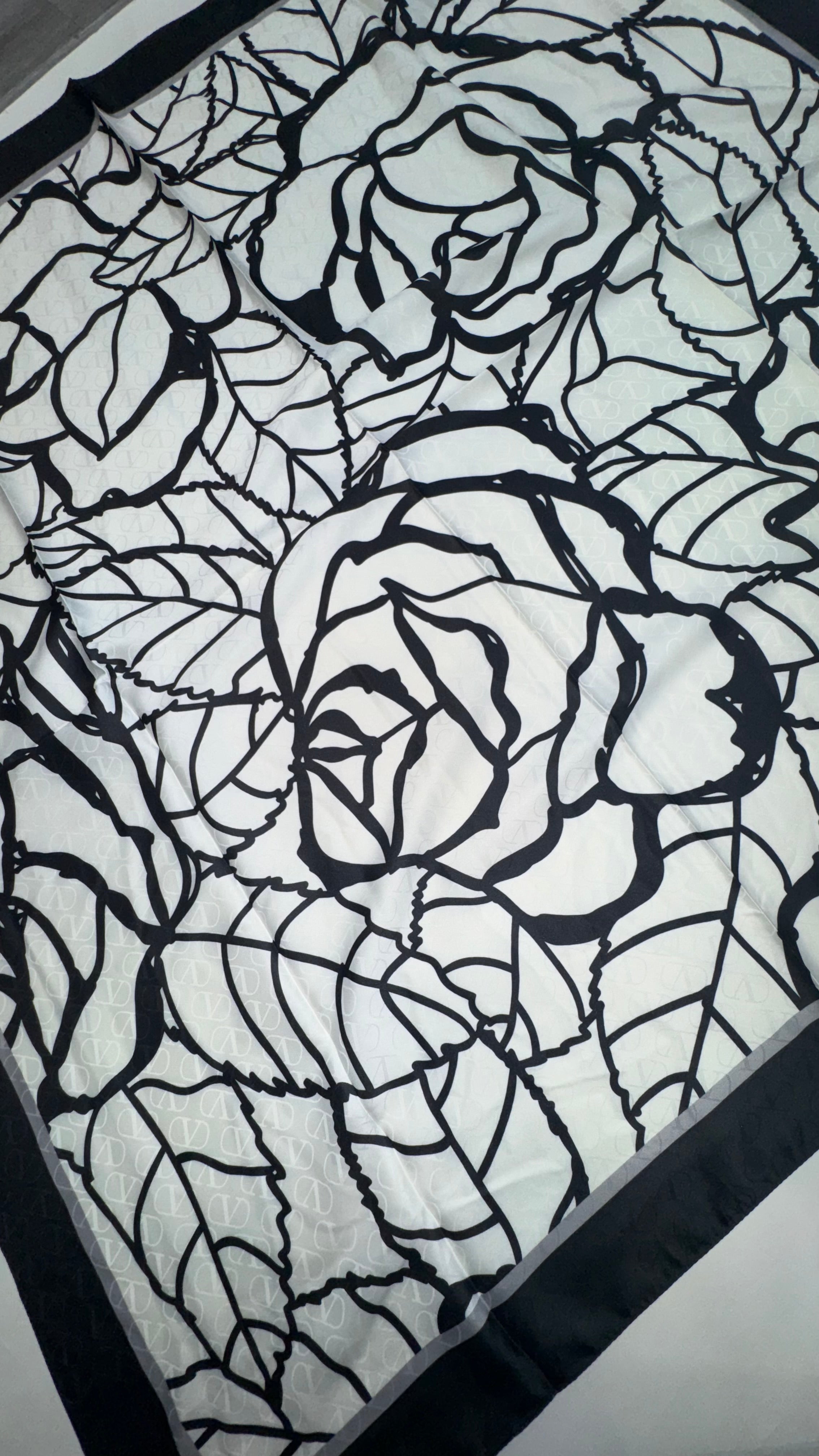 Light Satin Square Inspired By Valntino (7 colors)