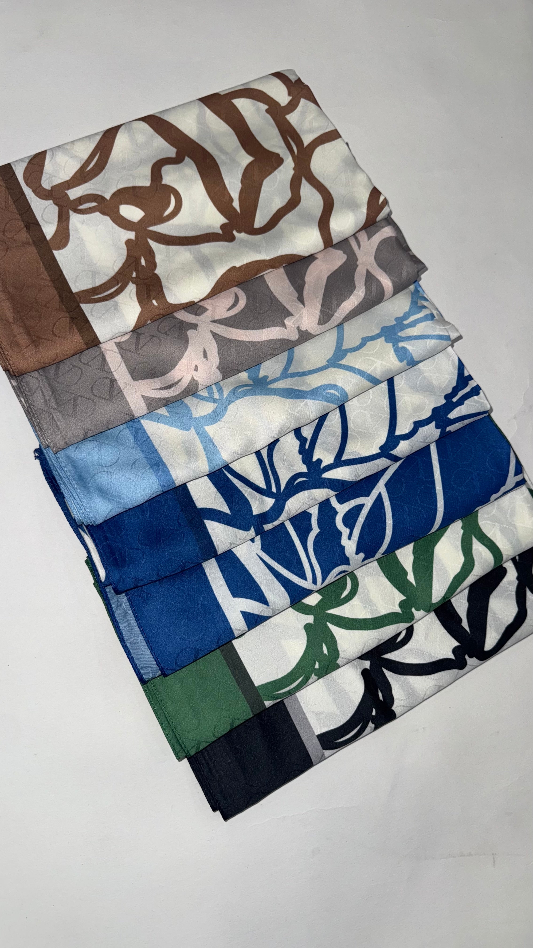 Light Satin Square Inspired By Valntino (7 colors)