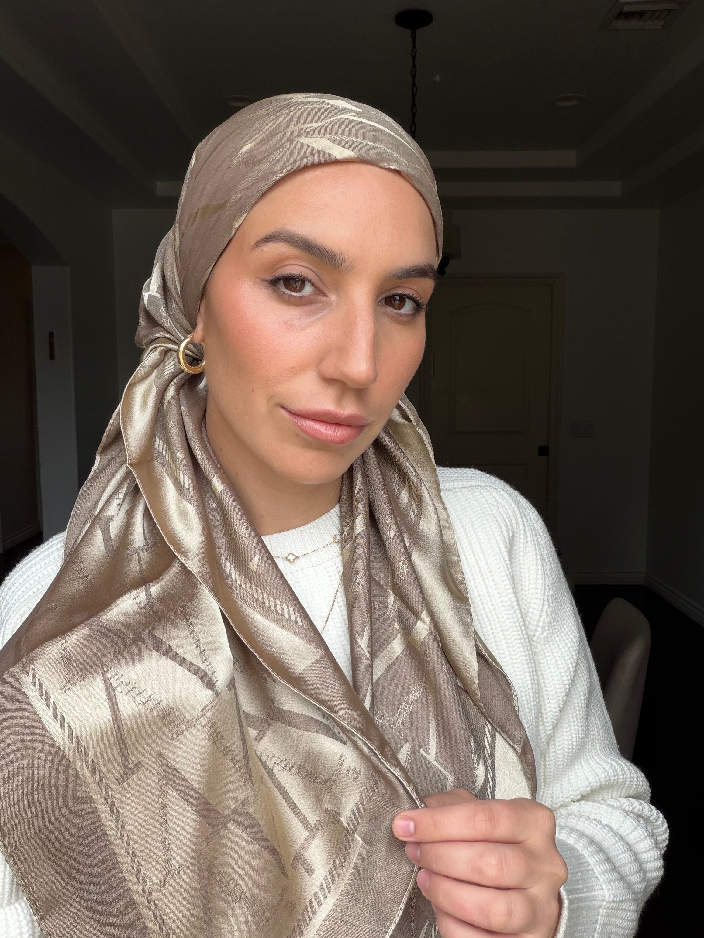 Gabriella- Nude Square Shiny Inspired By V