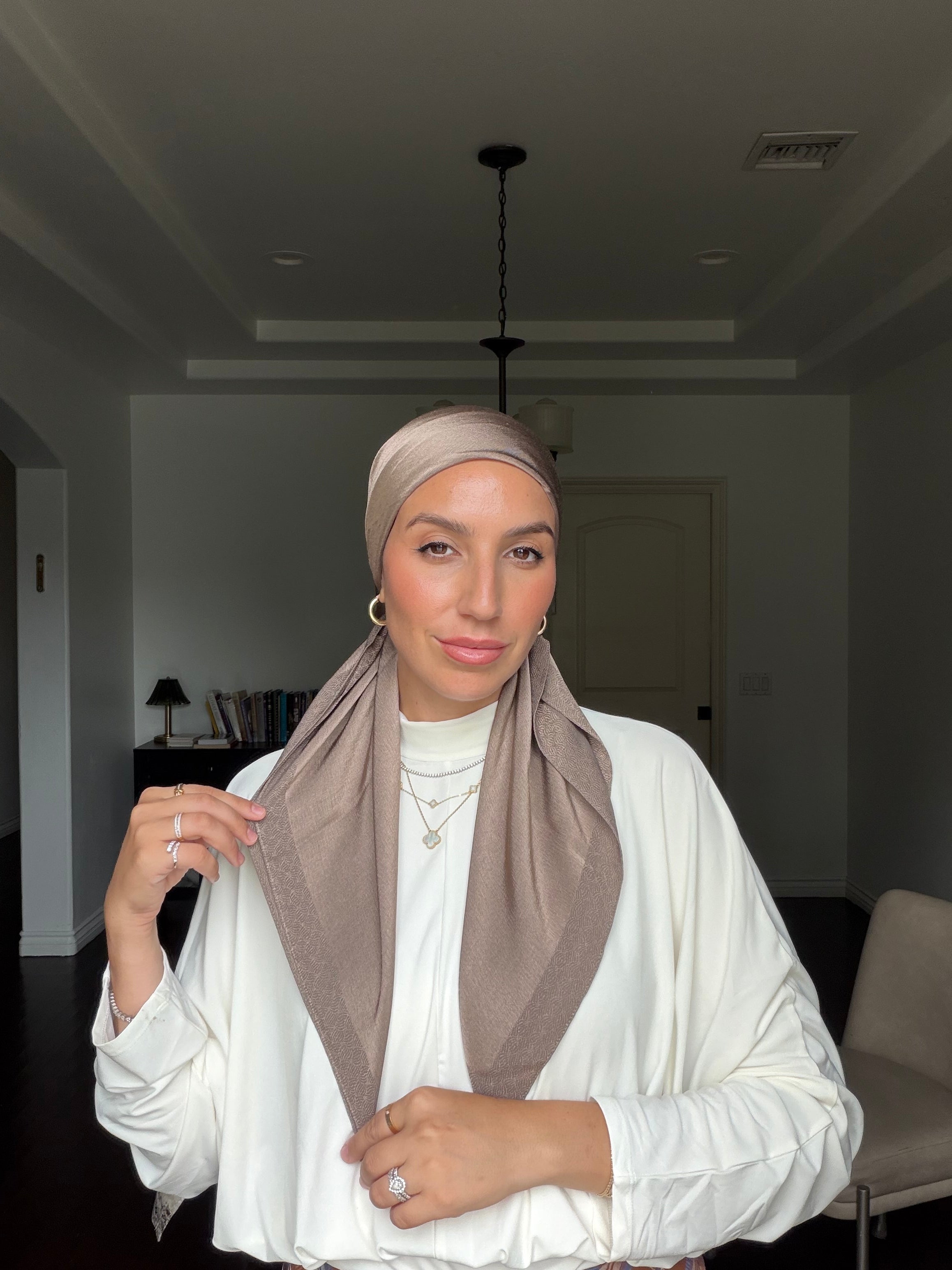 Luxury Satin Square ( 12 colors )