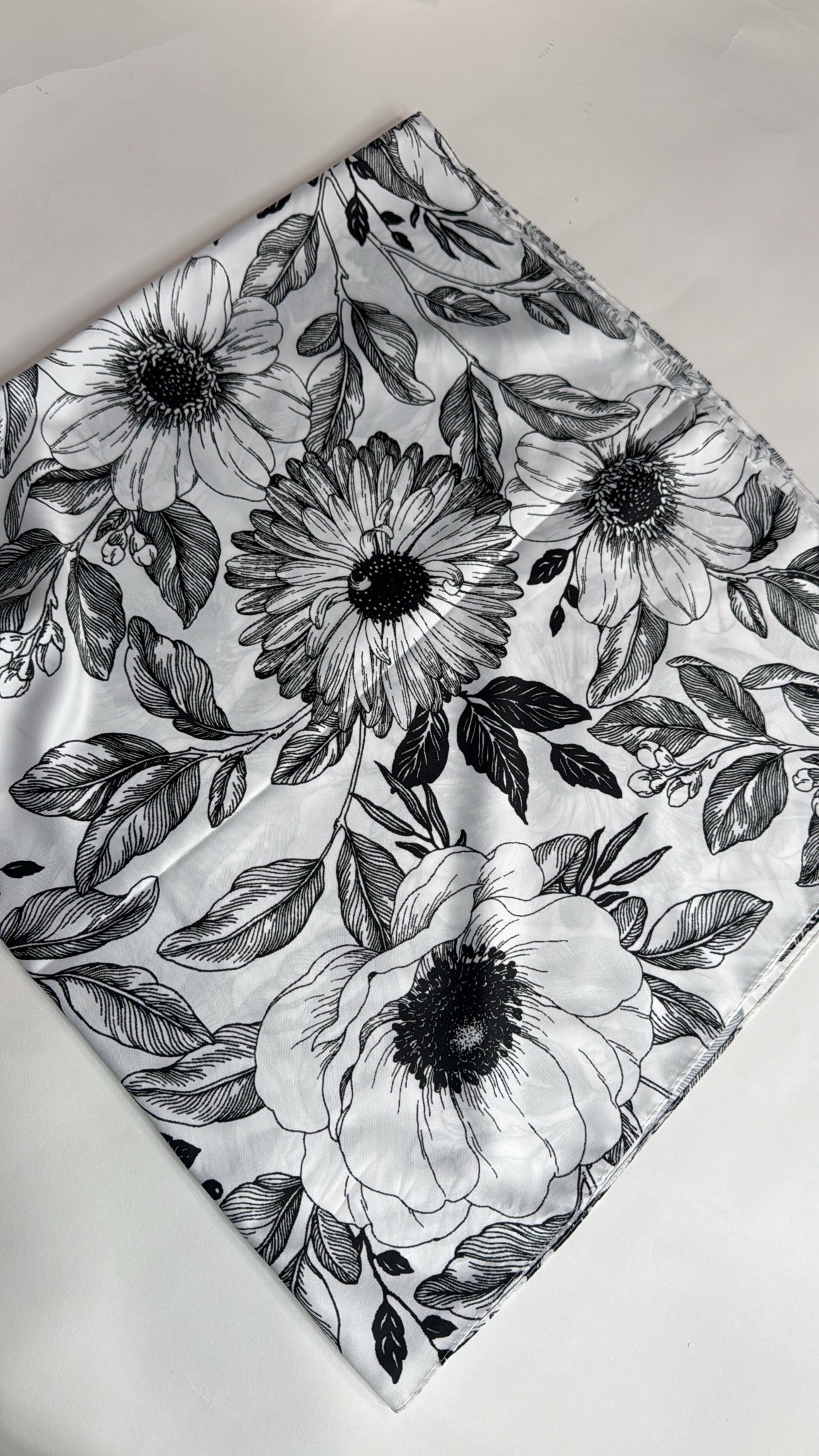 Black & White Flower Satin Suare