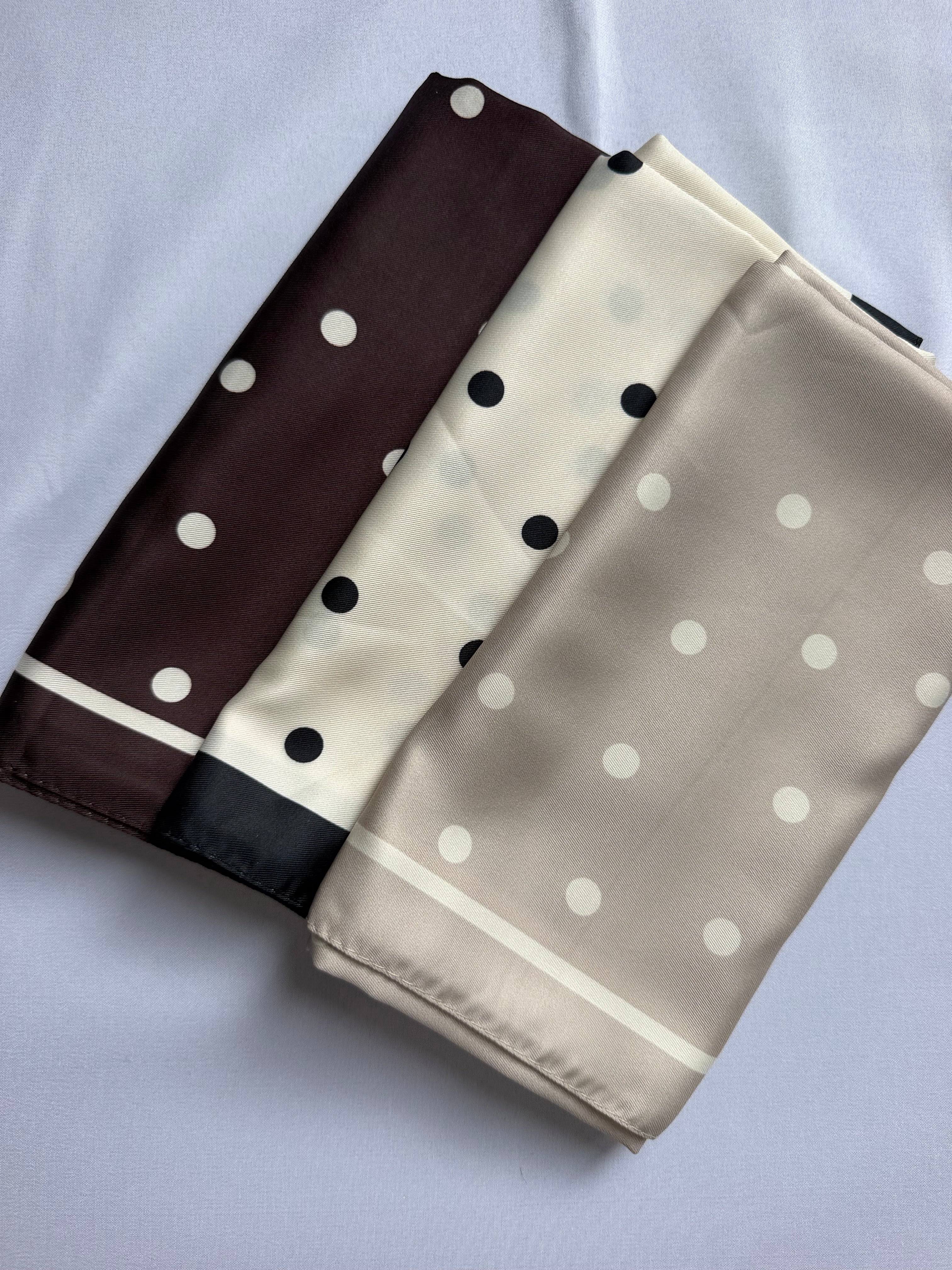 Satin Dots Square (3 colors)
