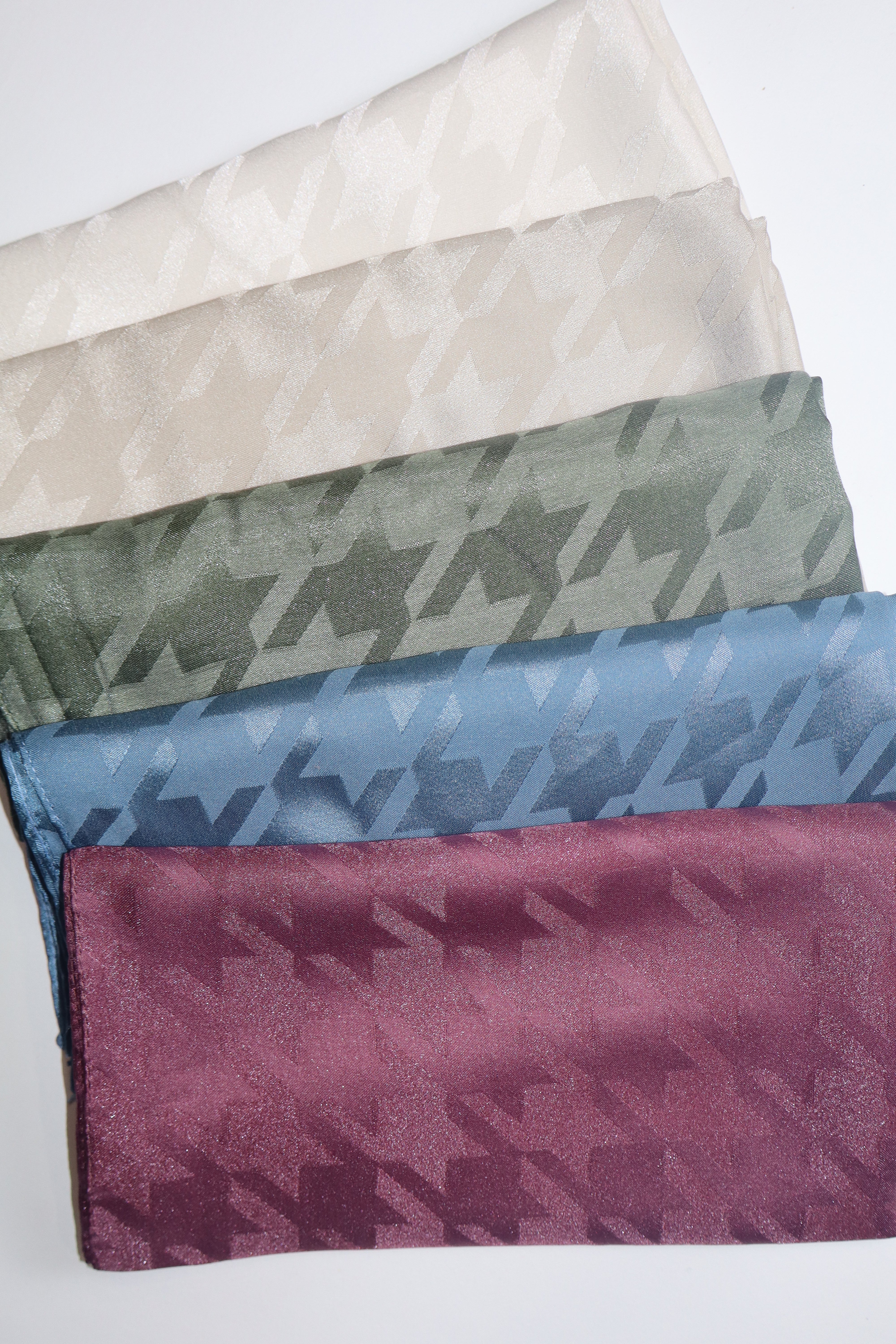 Metrix Square collection ( 5 colors) – Queen Esther